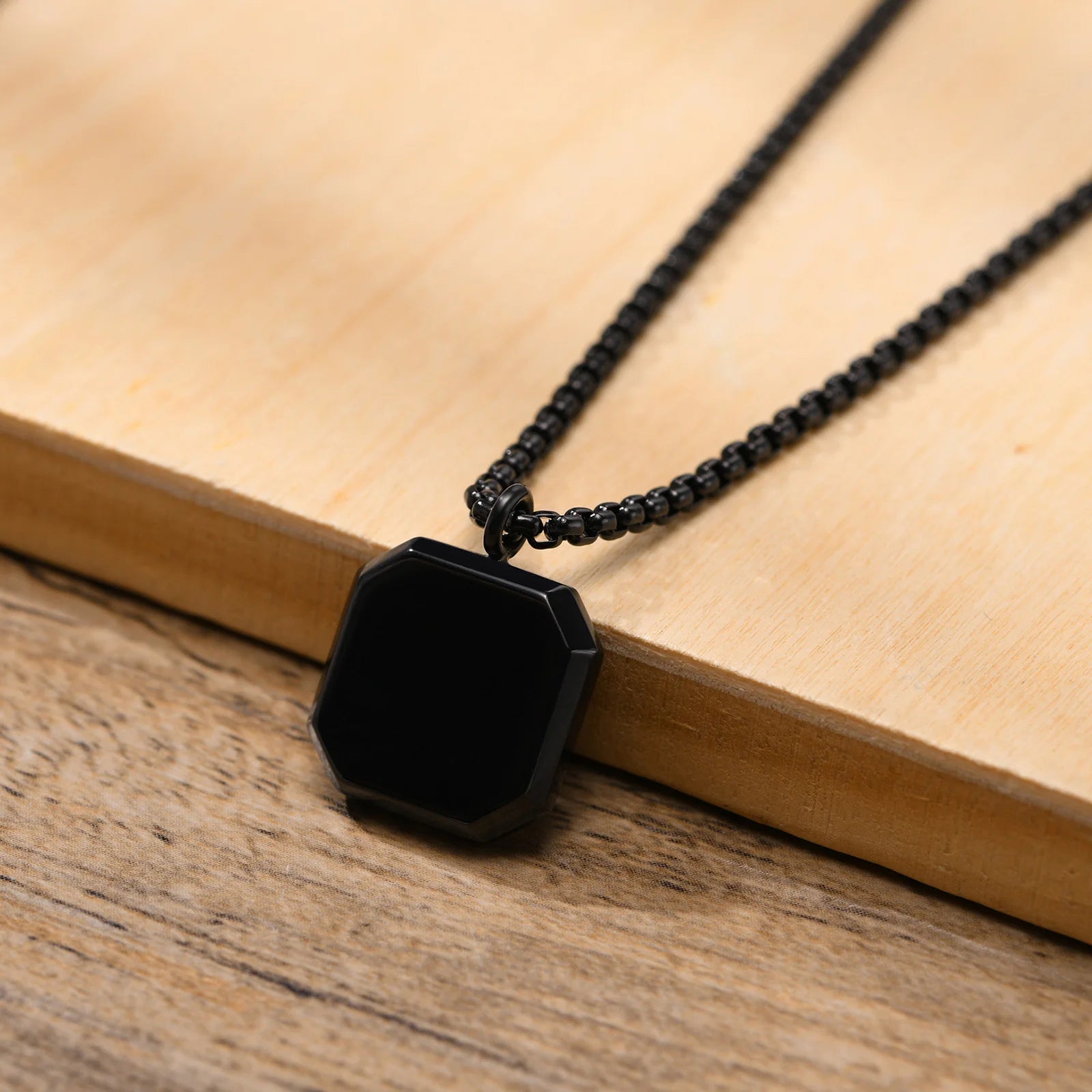 MEN'S NECKLACE OCTA