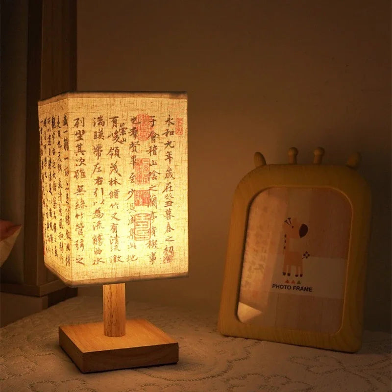 ORIENTAL STYLE TABLE LAMP WITH WARM LED LIGHT AND TRADITIONAL DESIGN
