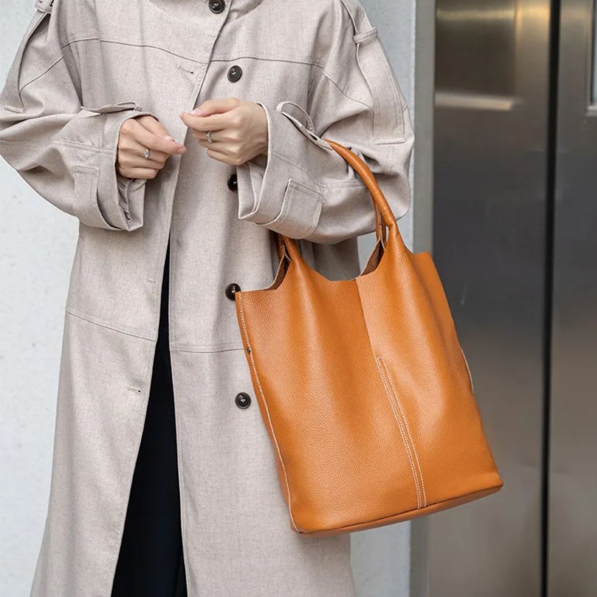 VALMONT LEATHER TOTE