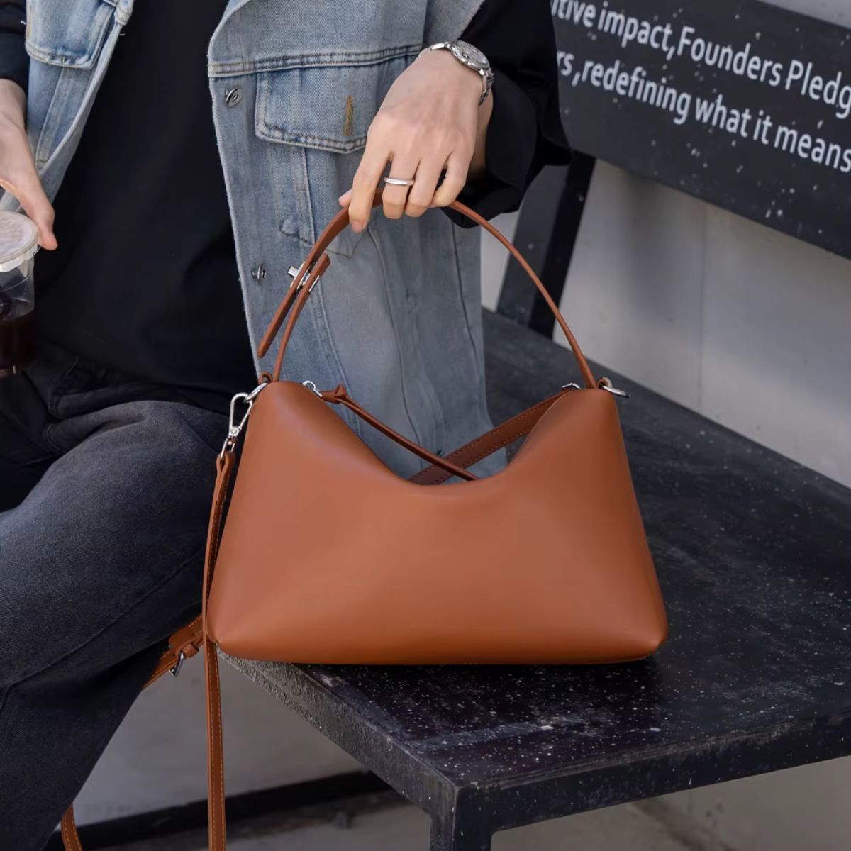 LUMIÈRE LEATHER SHOULDER BAG
