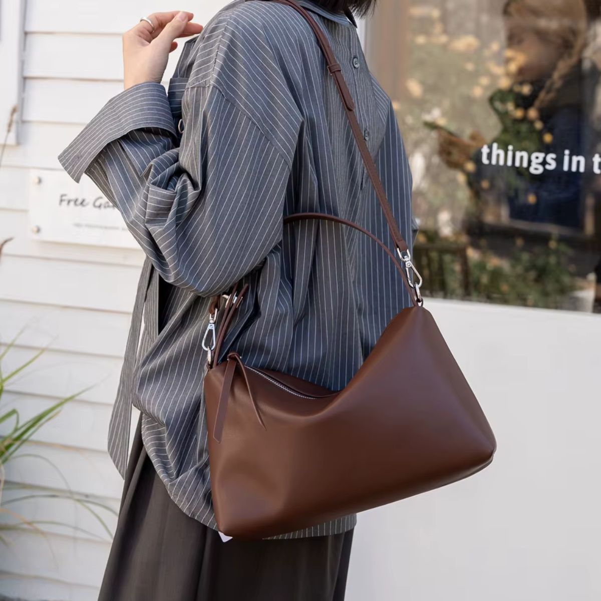 LUMIÈRE LEATHER SHOULDER BAG