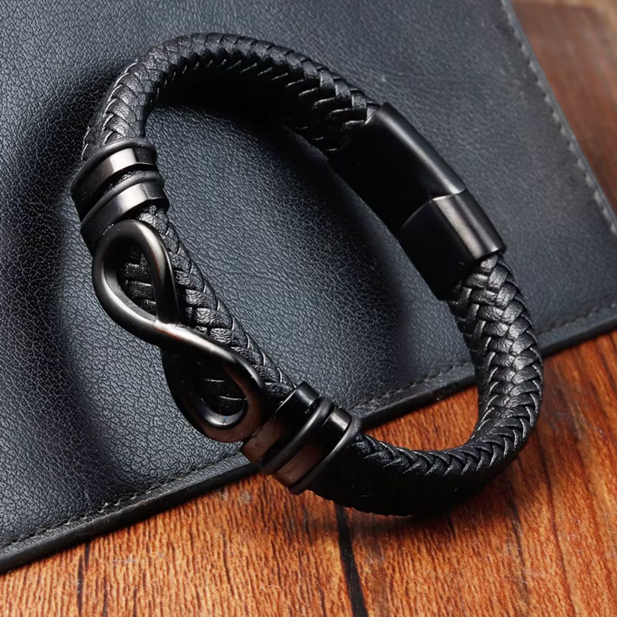 MEN'S INFINITY BRACELET IN LEATHER AND STEEL