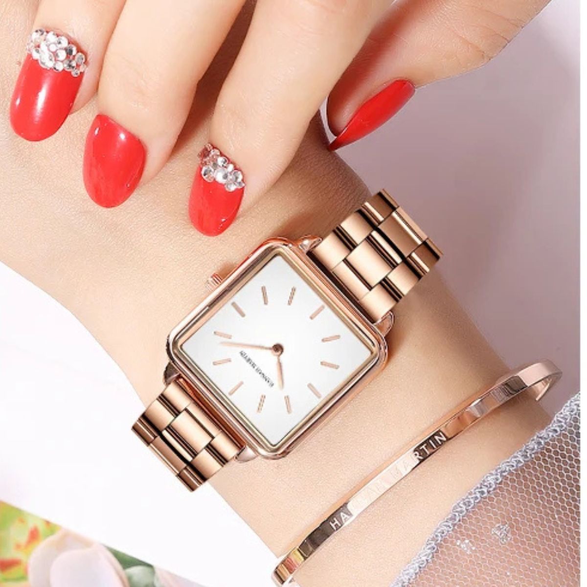 WOMEN'S SQUARE ELEGANCE WATCH 28mm