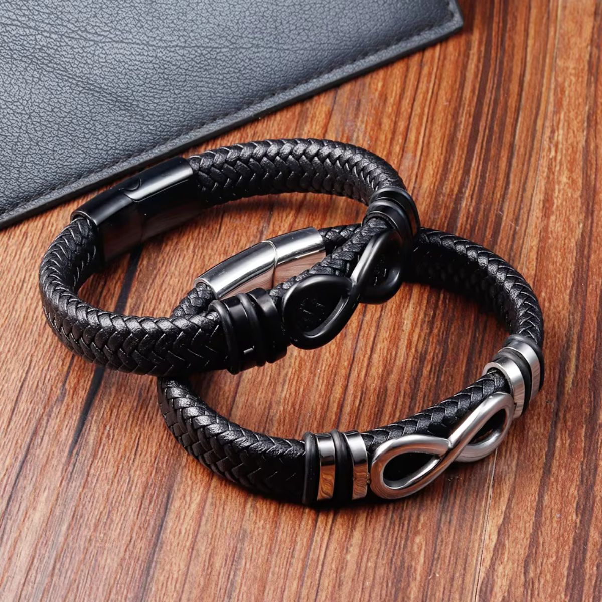 MEN'S INFINITY BRACELET IN LEATHER AND STEEL