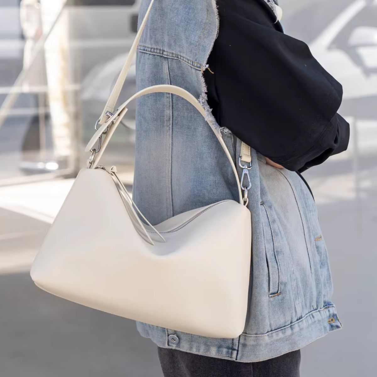 LUMIÈRE LEATHER SHOULDER BAG