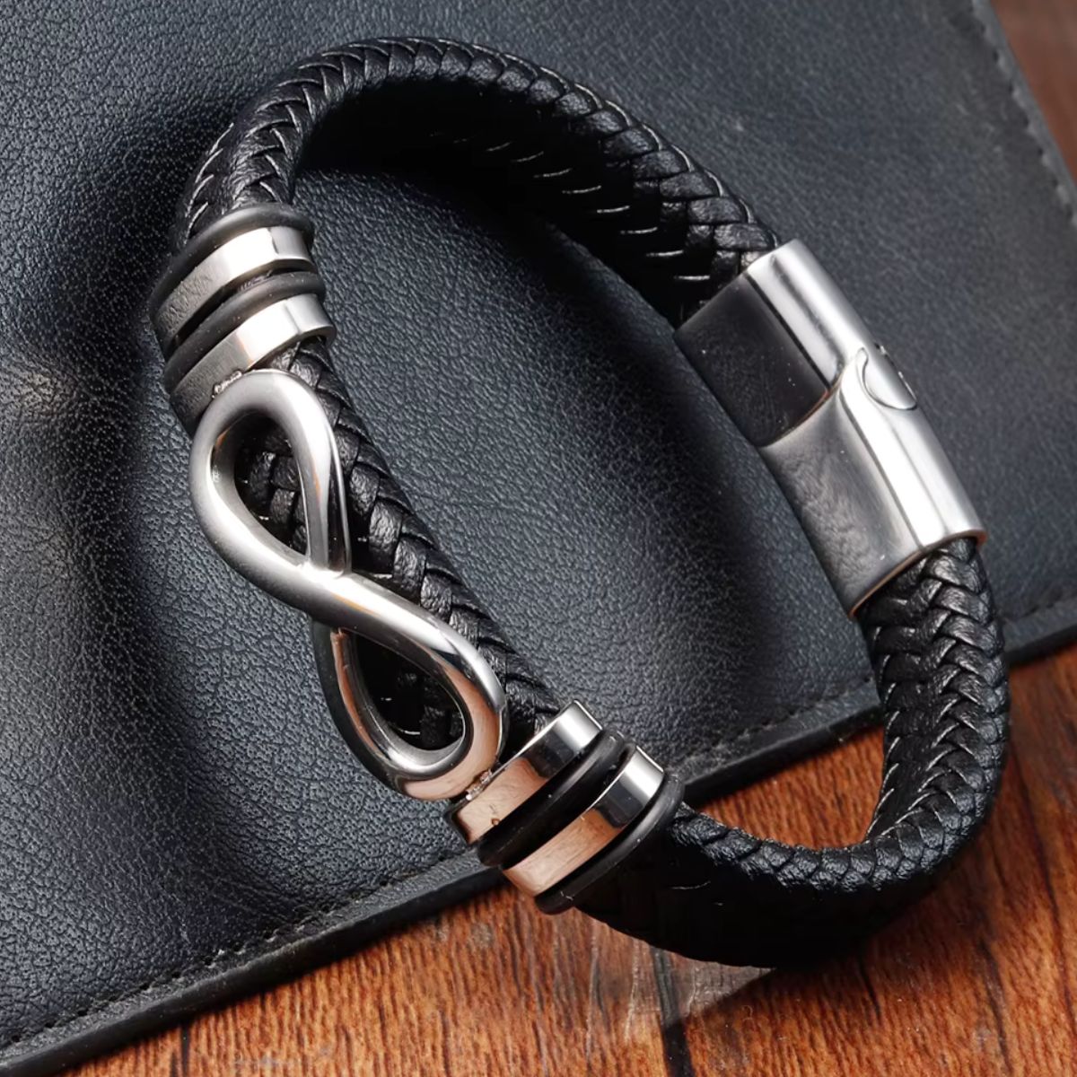 MEN'S INFINITY BRACELET IN LEATHER AND STEEL