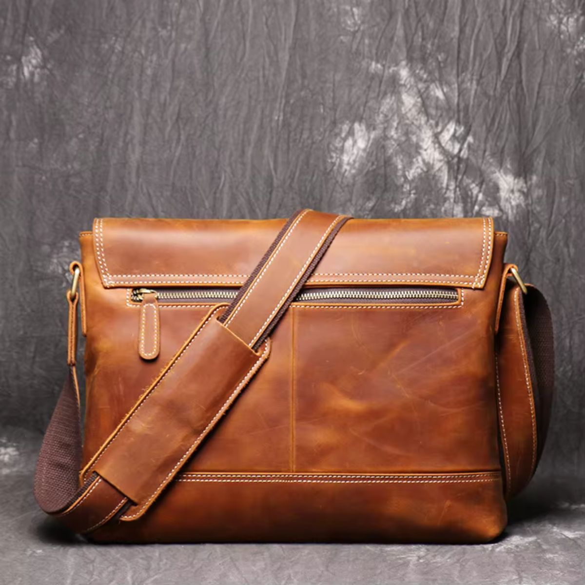 LEATHER MESSENGER BAG