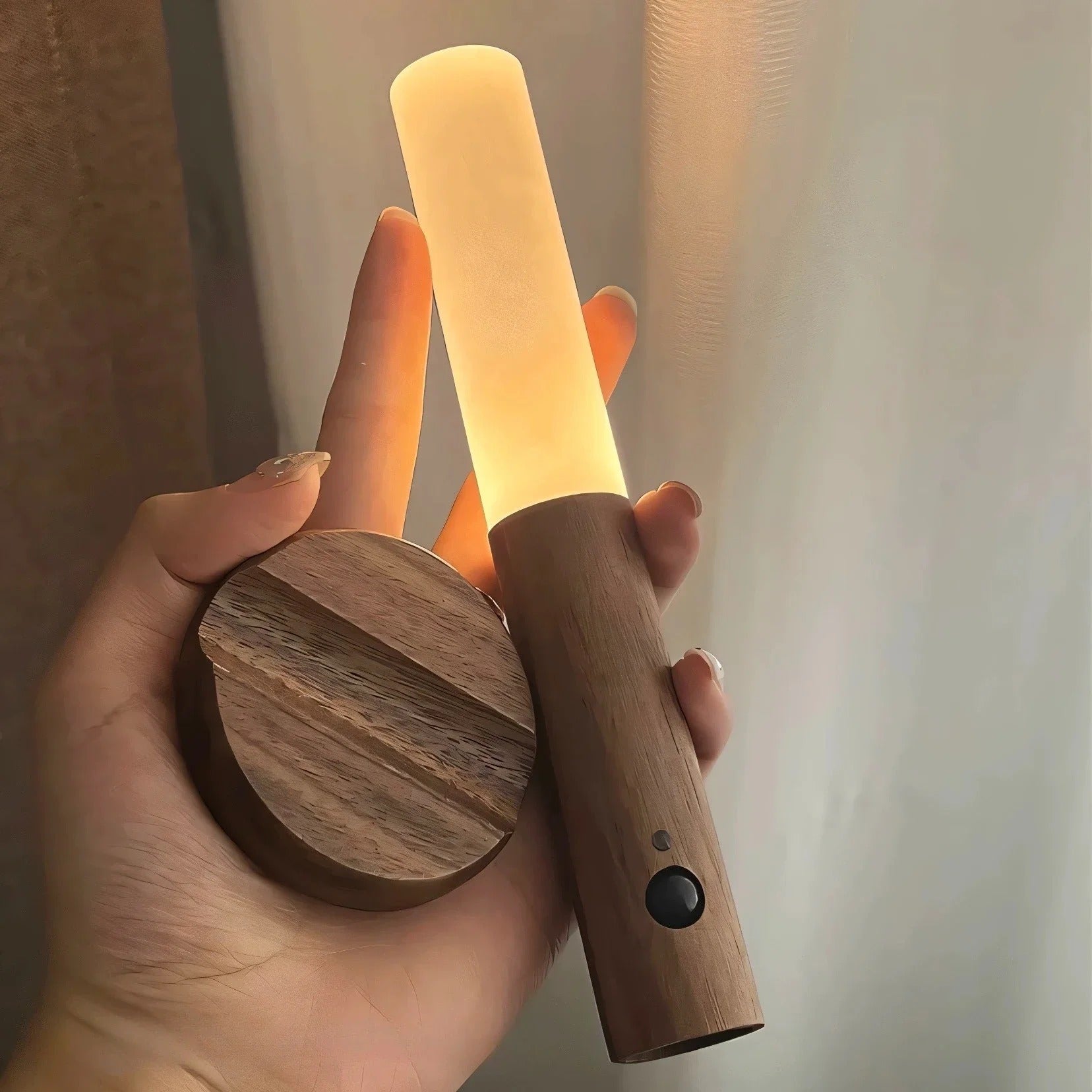 LUMEE RECHARGEABLE LAMP – MOTION SENSOR & MAGNETIC BASE