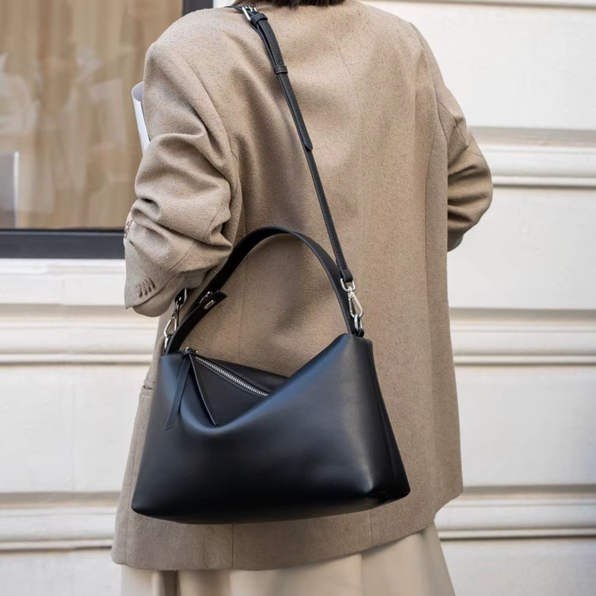 LUMIÈRE LEATHER SHOULDER BAG
