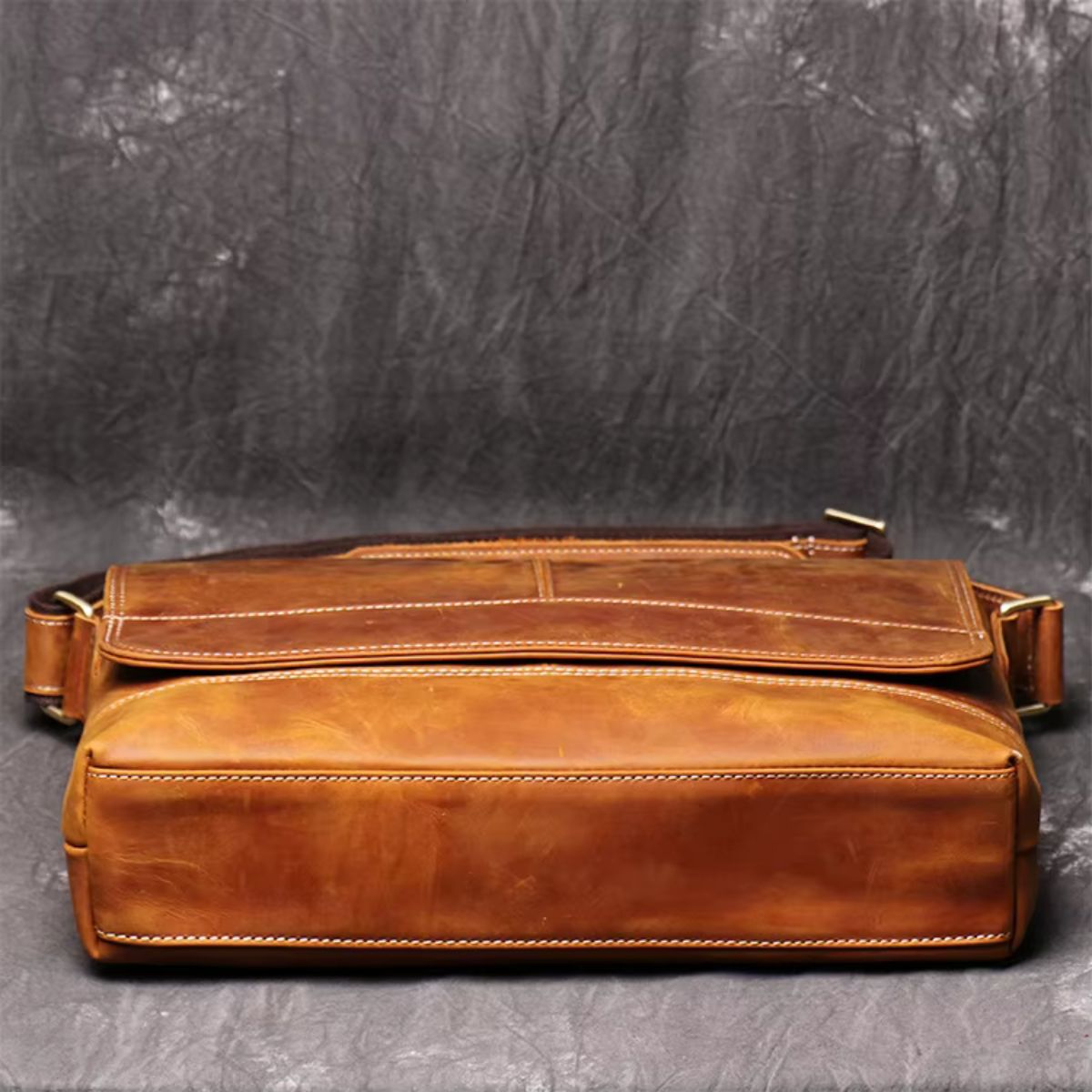 LEATHER MESSENGER BAG