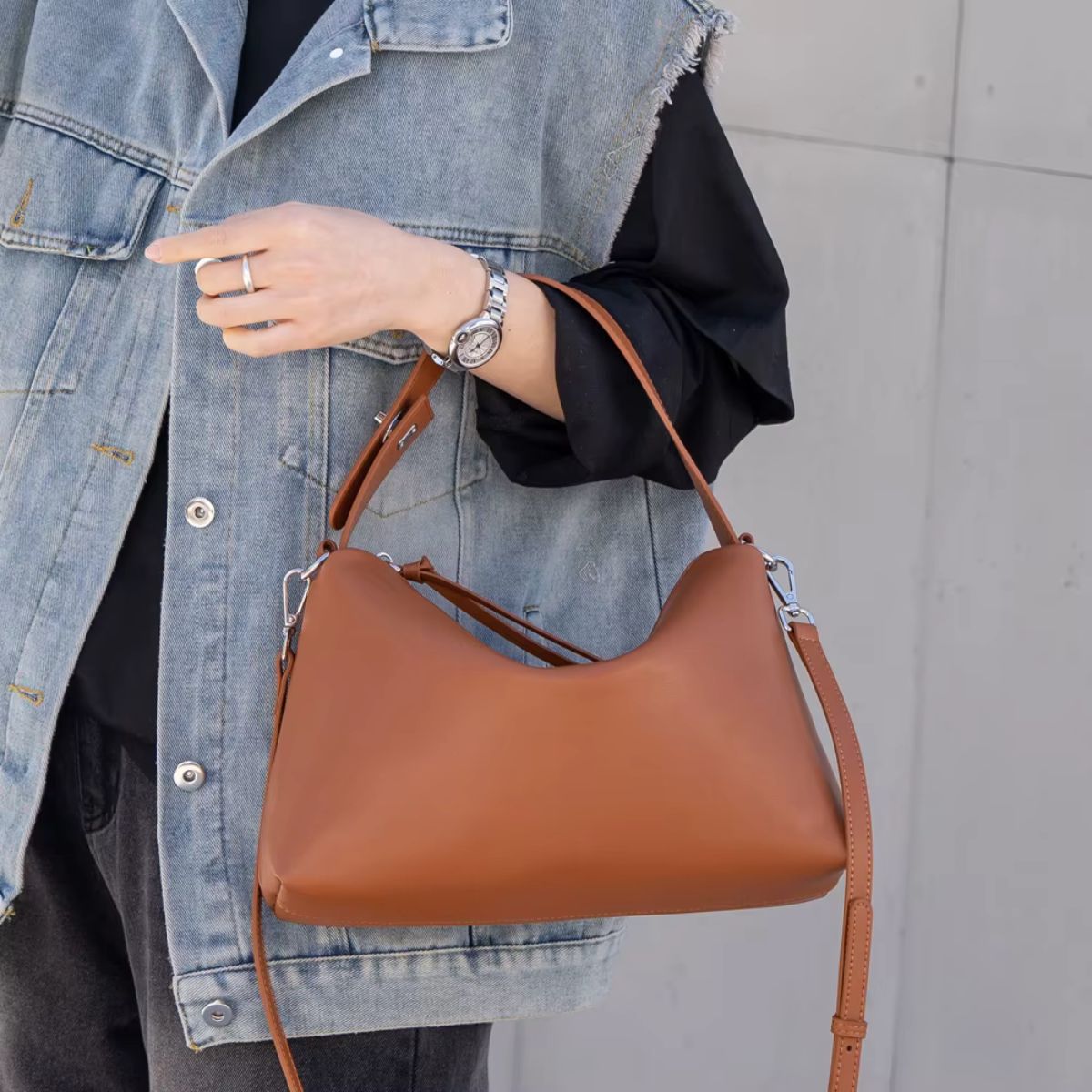 LUMIÈRE LEATHER SHOULDER BAG